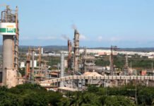 Petrobras reativa fábrica na Bahia, retomando a produção de ureia e deve gerar mais de dois mil empregos