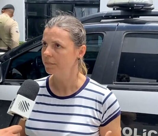 Inspetora da PRF na Bahia suspeita de injúria racial contra capitão da PM é solta após audiência de custódia
