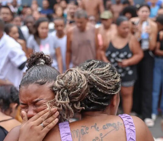 Ativistas denunciam “massacre” em ação policial no Rio