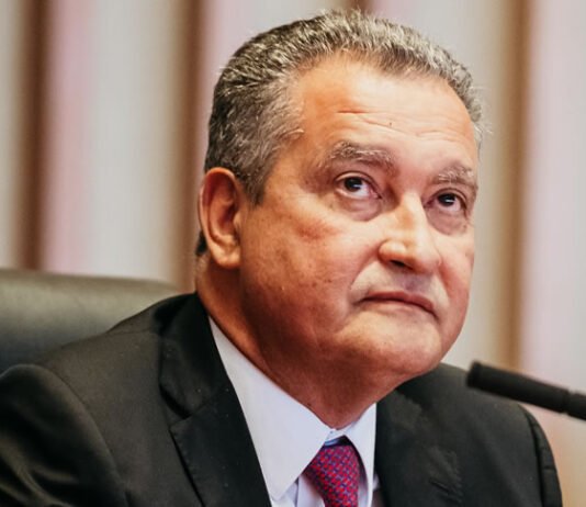 Em ato político, Rui Costa sobe o tom contra a Prefeitura de Salvador e diz: ‘Desprezo pelas populações da periferia’
