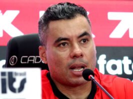 Jair Ventura diz que árbitro prejudicou o Vitória contra o Vasco: ‘Estreia infeliz’; técnico reclama da expulsão
