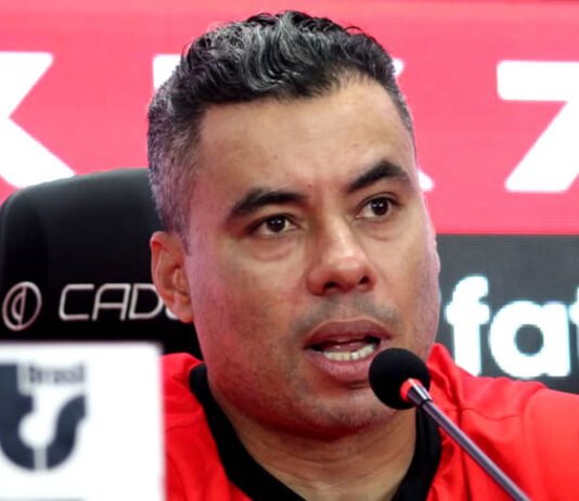 Técnico Jair Ventura elogia reação do Vitória e revela consulta para 2026: ‘Presidente quer contar comigo’