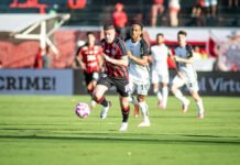 Não deu: Em jogo equilibrado, Vitória sofre gol nos minutos finais e perde para o Corinthians no Barradão por 1×0