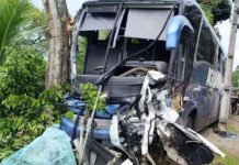 Um acidente entre um ônibus e uma pick-up deixa uma pessoa morta e feridos na BR-415 no no sul da Bahia