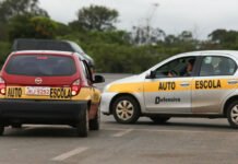 O fim da obrigatoriedade da autoescola para tirar CNH deve começar ainda este ano, diz ministro dos Transportes; veja