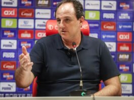 Rogério Ceni celebra ponto somado pelo Bahia contra o Inter e exalta Tiago e diz: ‘Tem nos ajudado muito’