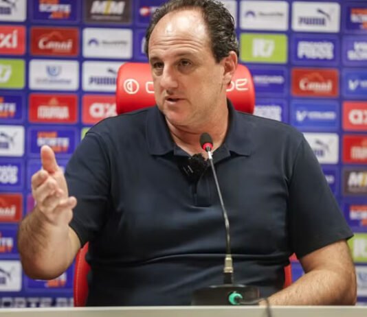 Rogério Ceni celebra ponto somado pelo Bahia contra o Inter e exalta Tiago e diz: ‘Tem nos ajudado muito’