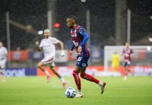Em jogo movimentado, Bahia perde por 3×2 para o Fortaleza e cai para o sétimo lugar no Campeonato Brasileiro