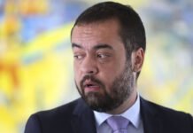 Alvo de investigações da Polícia Federal, ex-governador Cláudio Castro ganha um cargo no PL que chega a R$ 27 mil reais