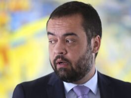 Alvo de investigações da Polícia Federal, ex-governador Cláudio Castro ganha um cargo no PL que chega a R$ 27 mil reais