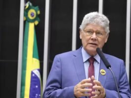 Deputado federal do PSOL reapresenta velho projeto que inclui a palavra ‘Amor’ na bandeira do Brasil; veja