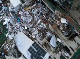 Tornado devasta cidade e deixa mortos e feridos