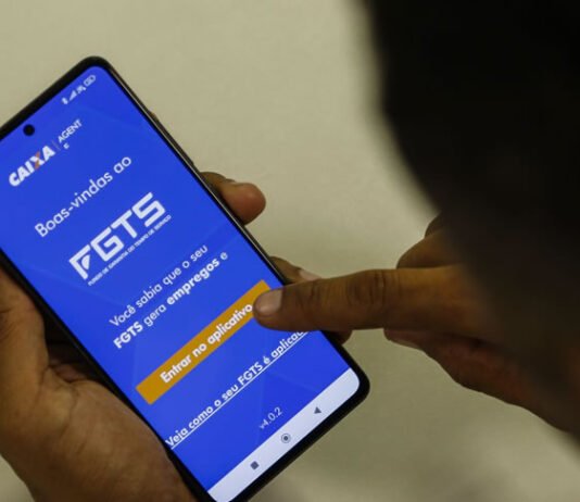 Consignado CLT: entenda aqui o uso do FGTS como garantia em empréstimo e a taxa de juros é limitada a 1,99% ao mês