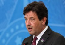 Comissão de Ética da Presidência livra o ex-ministro de Bolsonaro pela acusação de supostos desvios milionários; confira