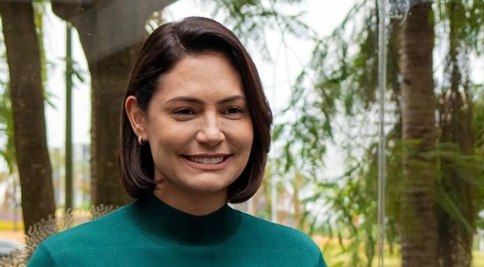 Michelle Bolsonaro tenta conter desgaste político com a base aliada após elogiar programa do governo Lula