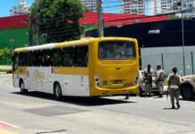 Cerca de 100 integrantes de torcida organizada do Bahia são conduzidos à delegacia em Salvador, diz PM