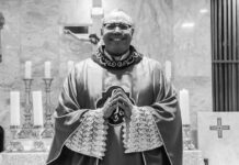 Padre que morreu em desabamento de laje em Salvador é sepultado sob forte comoção: ‘Grande sacerdote e amigo’