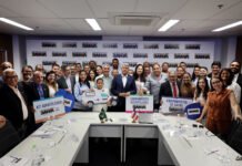 Jerônimo discute ações e entrega veículos à saúde de Conceição do Almeida e diz: ‘Momento de discutir pontos e projetos estratégicos para o município’