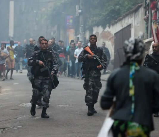 Levantamento mostra que 41% dos brasileiros afirmam conviver com o crime organizado no bairro onde moram