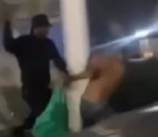 Ambulante é agredido por seguranças do ferry-boat