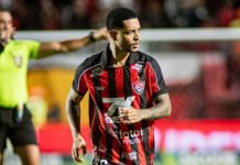 JP com companhia: Matheuzinho marca gol contra Mirassol no Barradão e revela que será pai pela terceira vez