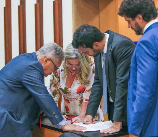 Bancada de posição faz obstrução de 17 horas em sessão da Assembleia Legislativa contra votação de projetos