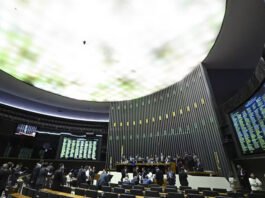 Aliados do governo são cotados para relatar PEC da escala 6×1