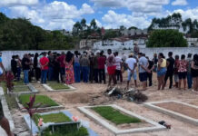 Mulher e crianças vítimas de acidente com 11 mortos na Bahia já foram enterradas; maioria ficou carbonizada