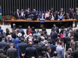 Câmara aprova projeto que reduz penas de Bolsonaro e condenados por tentativa de golpe; saiba como fica