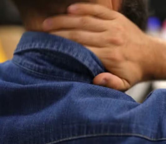Brasileiros cada vez mais jovens buscam ajuda médica para tratar dor nas costas; veja dicas para evitar problema