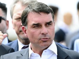 Aliados de Flávio Bolsonaro avaliam que Michelle pode tentar resgatar ‘plano Tarcísio’ e veem um racha crescente