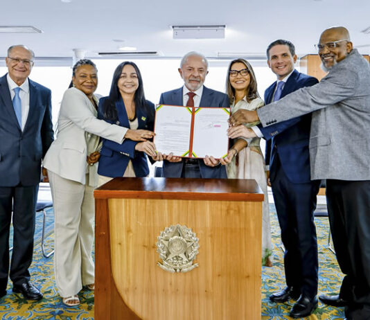 Em aceno a eleitorado evangélico, Lula cria diretrizes de valorização da música gospel e acima decreto; veja mais