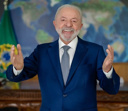 Pesquisa aponta queda de Flávio Bolsonaro e vantagem de Lula em cenários de 2º turno