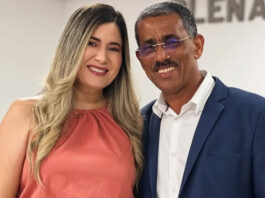 Primeira-dama de São Miguel das Matas ficou ferida em acidente na BA-026 próximo a Varzedo. Carro em que estava capotou após desviar de buracos; confira