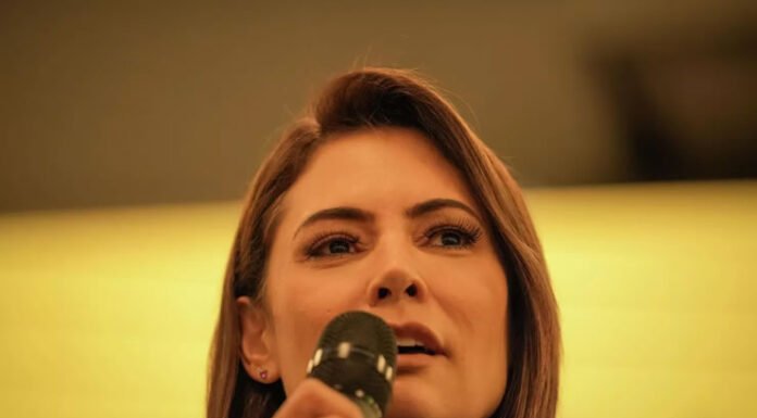Michelle surpreendeu e rasgou elogios a medida do governo Lula após polêmica com Flávio nas redes: ‘Sonho realizado’