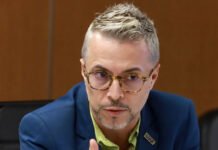 Secretário Bruno Monteiro nega retirada do Carnaval da Barra-Ondina e defendeu o debate sobre novas mudanças; confira
