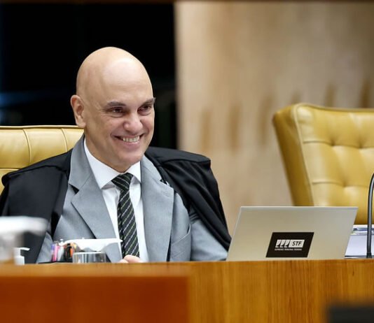 Moraes determina perda de mandato de Carla Zambelli e anula votação da Câmara: ‘Ocorreu em clara violação