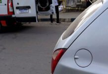 Homem de 31 anos foi morto a tiros na madrugada deste domingo em Elísio Medrado e homicídio gerou comoção entre moradores; polícia investiga o caso