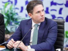 Hugo Motta diz que Eduardo Bolsonaro já tem faltas suficientes para perder o mandato: ‘Ultrapassou limite’
