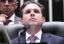‘Fiz o que tinha que fazer’, afirma Motta com a cassação na Câmara de Eduardo e Alexandre Ramagem; saiba como fica
