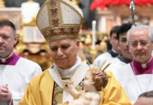 Papa Leão XIV diz que negar ajuda aos pobres é rejeitar a Deus, em sua primeira Missa do Galo direto da basílica