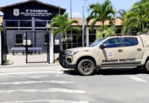 Suspeito de tentar furtar motocicleta foi detido pela Polícia Militar em Santo Antônio de Jesus; suspeito é conduzido à delegacia com os objetos apreendidos