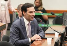 Governo Lula deve apoiar proposta alternativa de baiano que estabelece jornada 5×2 e 40 horas semanais