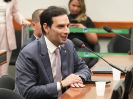 Governo Lula deve apoiar proposta alternativa de baiano que estabelece jornada 5×2 e 40 horas semanais