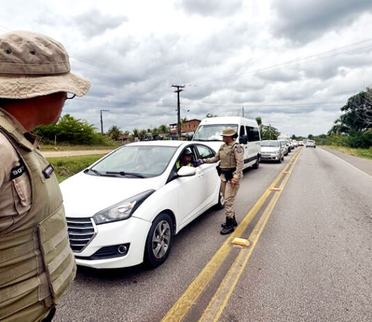 Sentido Ilha: PRE intensifica fiscalizações na BA-046 em operação de fim de ano e orienta motoristas: ‘que voltem para casa em segurança’, diz capitão Galvão