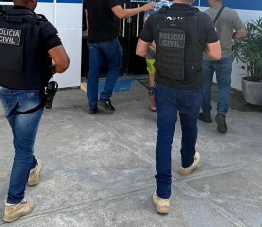 Homem que confessou ter matado mulher trans com um ‘mata-leão’ na Bahia é indiciado e preso pela Polícia Civil
