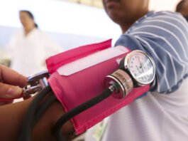 ‘Minha pressão é 12 por 8: vou ter que tomar remédio?’ Nova cartilha explica o que mudou na hipertensão