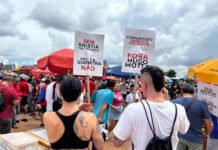 Grupo de manifestantes fazem ato em Brasília contra PL da Dosimetria e anistia a condenados pelo 8 de Janeiro