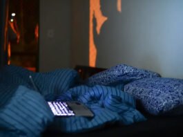 ‘Relógio mental’ pode explicar por que a cabeça de quem tem insônia não desliga à noite; veja o que diz estudo