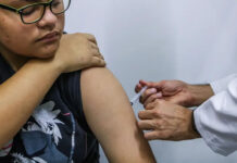 Ministério da Saúde anuncia que jovens de 15 a 19 anos poderão se vacinar até junho de 2026 contra HPV; veja detalhes